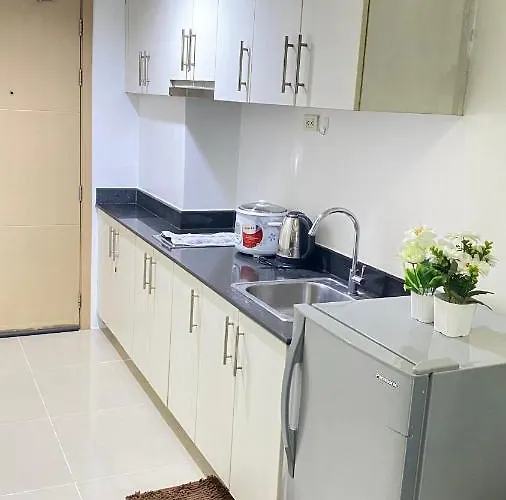Sea Residences Moa - Joseph Place Apartment