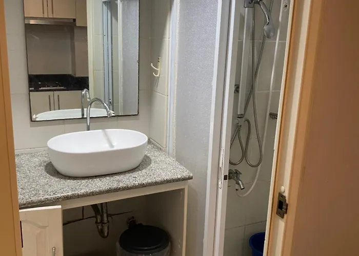 Sea Residences Moa - Joseph Place * Manila